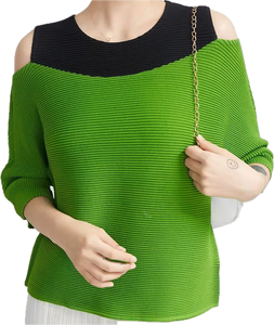 Top bicolore, vert et noir,  tissus plissé manches longues, épaules découvertes 100% polyester anti rétrécissant, respirant (Copy)