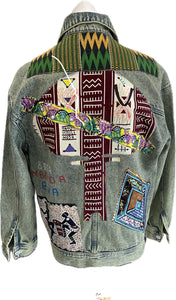 Création artisanale: veste denim  personnalisée et patchwork wax, taille oversize XS