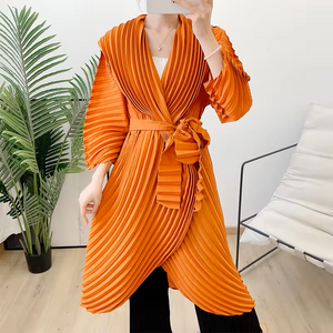Cardigan style kimono, tissus plissé orange très tendance, 100% polyester, anti froissage, séchage rapide