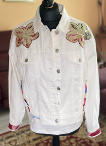 Création artisanale: veste denim blanc personnalisée et patchwork wax sequin taille S