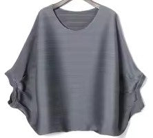 Top dame cou rond en tissus polyester plissé gris souris très tendance