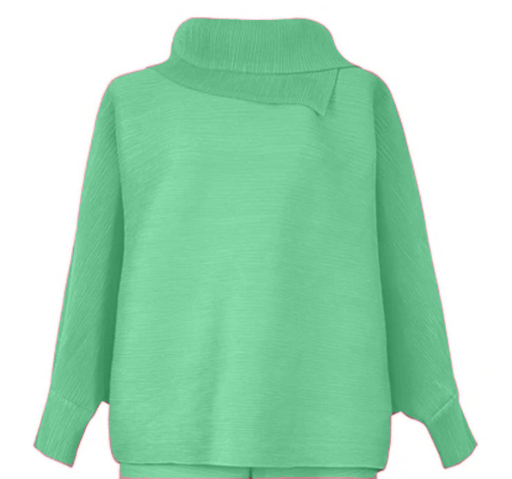 Top col rabattu et manches, tissus plissé vert clair 100% polyester anti rétrécissant, respirant