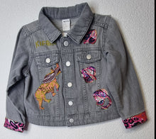 Charger l&#39;image dans la galerie, Création MuToTo : veste jeans personnalisée patchwork wax taille 98
