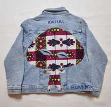 Charger l&#39;image dans la galerie, Création MuToTo : veste denim personnalisée 7 - 8 ans patchwork wax
